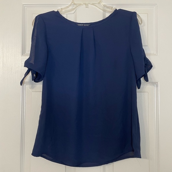 SHEIN Tops - ✨5 for $15✨ navy blouse